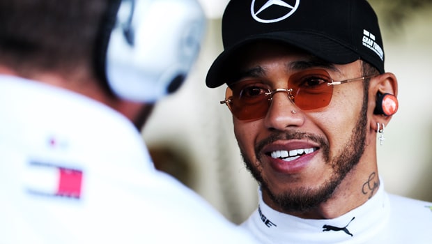 Lewis-Hamilton-Formula-1-Mercedes-star-min