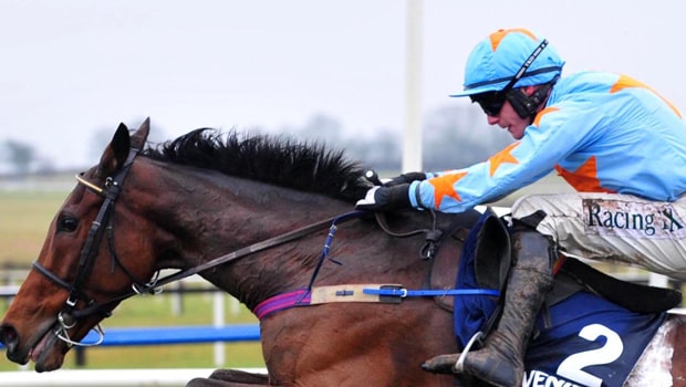 Un-De-Sceaux-Horse-Racing-min