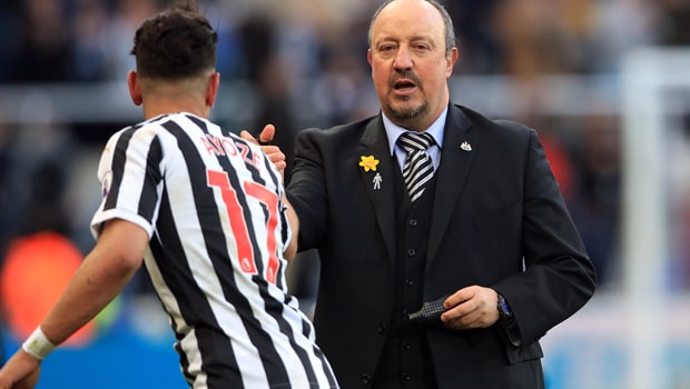 Ayoze-Perez-and-Rafael-Benitez-Newcastle-United-min