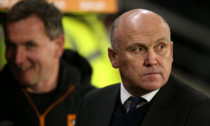 Hull City Phelan stands by Robertson