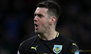 Burnley-goalkeeper-Tom-Heaton