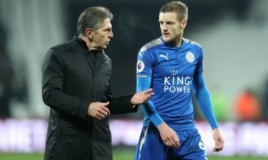 Leicester City manager Claude Puel (left) speaks to Jamie Vardy