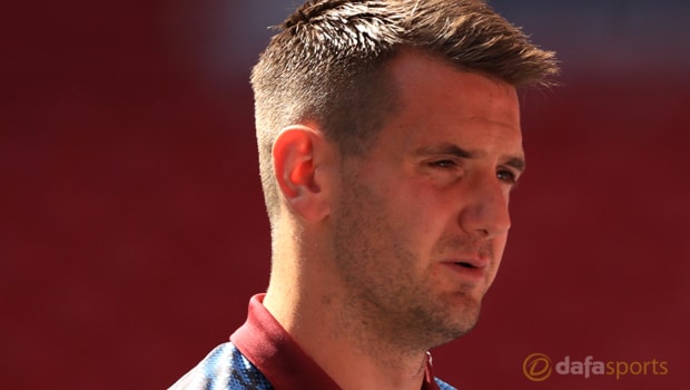 Burnley-goalkeeper-Tom-Heaton-min