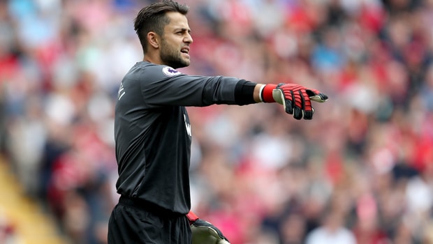 Lukasz-Fabianski-West-Ham-United-goalkeeper-min