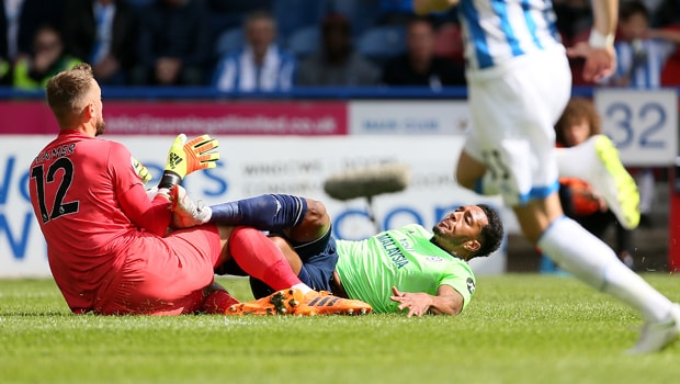 Nathaniel-Mendez-Laing-Cardiff-City-injury-min