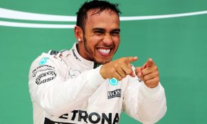 Lewis-Hamilton-Formula-1-min