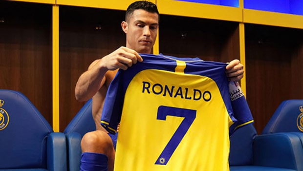 Cristiano Ronaldo Al Nassr-min